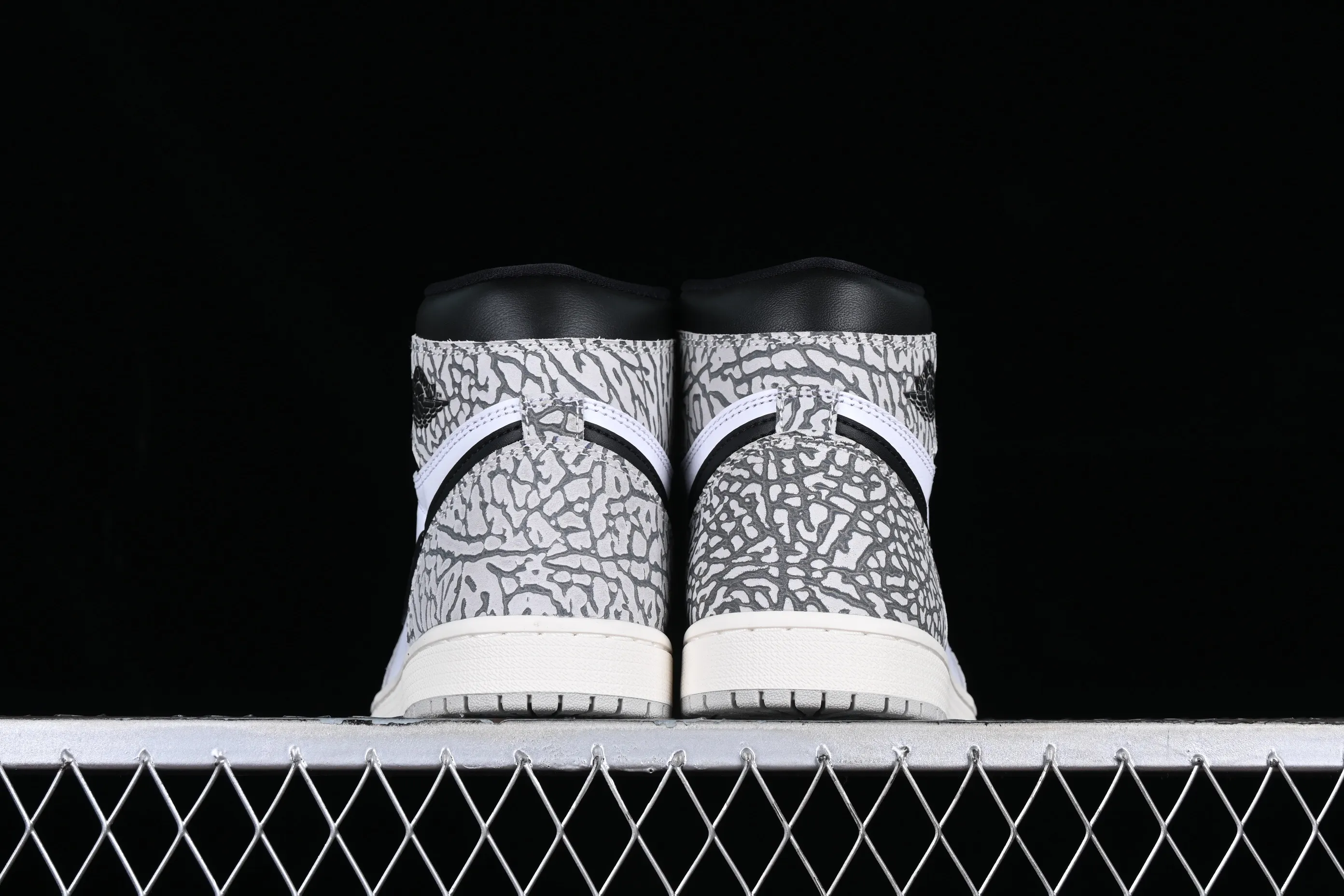 All categories Air Jordan Jordan series basketball shoes Air Jordan 1 High Pure original Air Jordan 1 High OG "White Cement" AJ1 Joe 1 elephant pattern high-top basketball shoes DZ5485-052